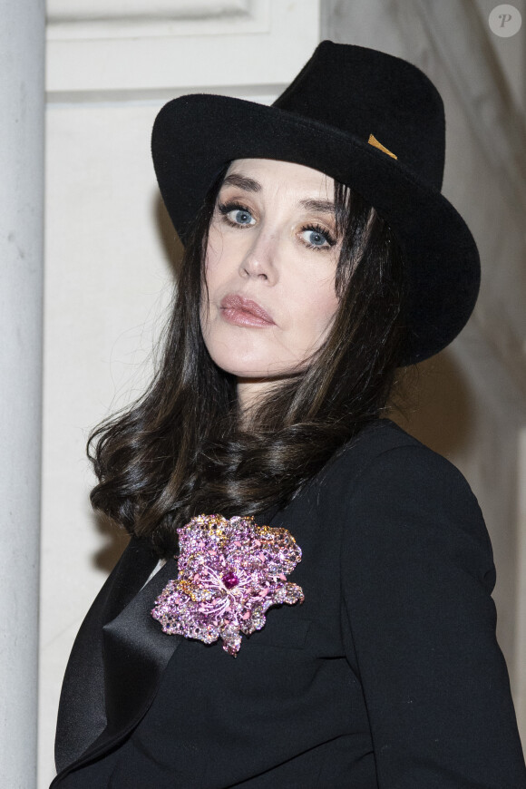 Isabelle Adjani lors de la soirée en l'honneur du don de C.Chao d'une broche de sa collection "Annual Butterfly" à la Galerie de Bijoux du Musée des Arts Décoratifs de Paris, le 20 janvier 2020. © Julio Piatti/Bestimage