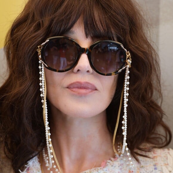 Isabelle Adjani - Photocall du film "Le monde est à toi" sur la plage de la Quinzaine des réalisateurs lors du 71e Festival International du Film de Cannes le 12 mai 2018. © Giancarlo Gorassini/Bestimage