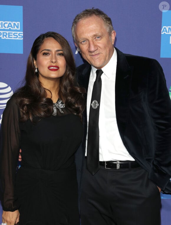Salma Hayek et son mari François-Henri Pinault au photocall d'ouverture de la 31ème édition du "Palm Springs Film Festival Film Awards" au Palm Springs Convention Center à Los Angeles, le 2 janvier 2020.