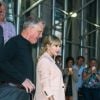 Taylor Swift quitte son appartement aux côtés de son père Scott Kingsley Swift à New York. Le duo se rend au restaurant pour un dîner père/fille, le 14 juin 2019.