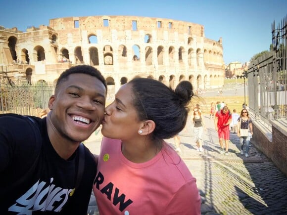 Giannis Antetokounmpo et sa compagne Mariah devant le Colisée à Rome, photo Instagram du 20 juillet 2018.