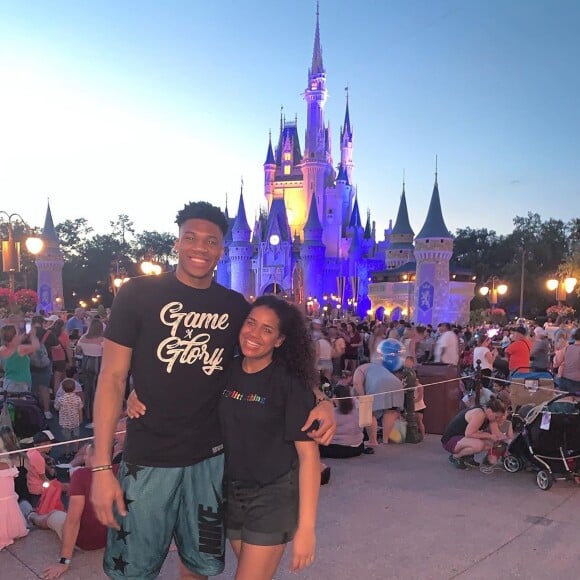 Giannis Antetokounmpo et sa compagne Mariah à Disney World, photo Instagram le 1er juin 2019. 