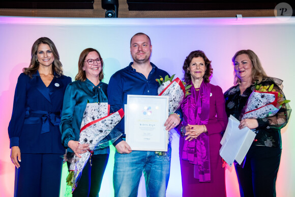 La princesse Madeleine de Suède et la reine Silvia lors de la remise de prix Childhood Prize Ceremony de la World Childhood Foundation à Solna le 9 décembre 2019.