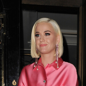 Katy Perry est allée voir la comédie musicale "& Juliet" au théâtre Shaftsbury à Londres, Royaume Uni, le 3 février 2020.