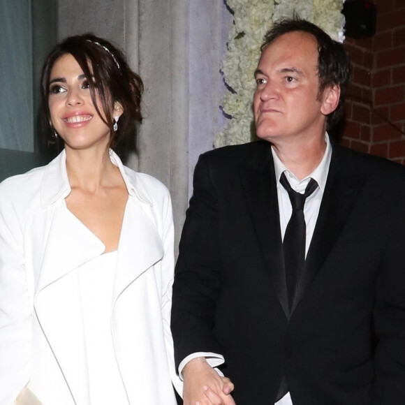 Quentin Tarantino et sa femme Daniella Pick quittent la réception de leur mariage chez M. Chow à Beverly Hills le 28 novembre 2018.