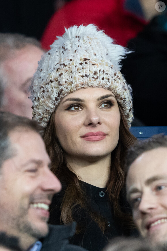 Camille Lacourt et sa compagne Alice Detollenaere (Miss Bourgogne 2010) dans les tribunes lors du match de championnat de Ligue 1 Conforama opposant le Paris Saint-Germain (PSG) aux Girondins de Bordeaux au Parc des Princes à Paris, France, le 23 février 2020. Le PSG a gagné 4-3. © Cyril Moreau/Bestimage
