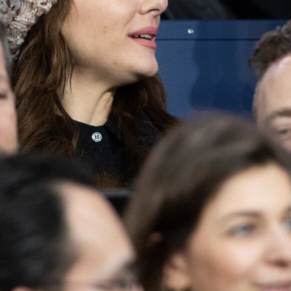 Camille Lacourt et sa compagne Alice Detollenaere (Miss Bourgogne 2010) dans les tribunes lors du match de championnat de Ligue 1 Conforama opposant le Paris Saint-Germain (PSG) aux Girondins de Bordeaux au Parc des Princes à Paris, France, le 23 février 2020. Le PSG a gagné 4-3. © Cyril Moreau/Bestimage