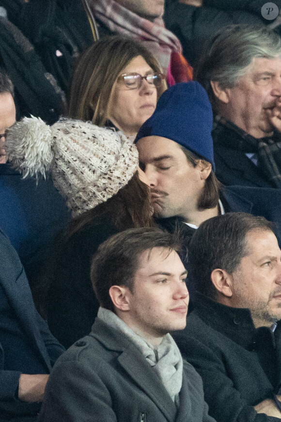 Camille Lacourt et sa compagne Alice Detollenaere (Miss Bourgogne 2010) dans les tribunes lors du match de championnat de Ligue 1 Conforama opposant le Paris Saint-Germain (PSG) aux Girondins de Bordeaux au Parc des Princes à Paris, France, le 23 février 2020. Le PSG a gagné 4-3. © Cyril Moreau/Bestimage