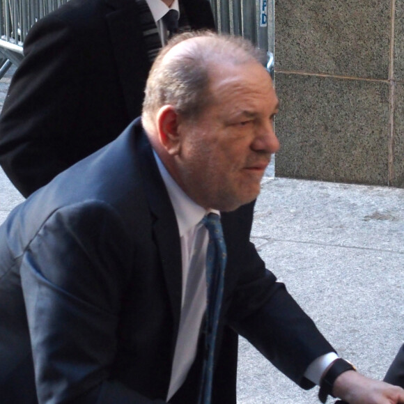 Harvey Weinstein au tribunal correctionnel de Manhattan à New York, le 24 février 2020, où le jury l'a déclaré coupable de deux des cinq chefs d'accusation (viol et agression sexuelle) pour lesquels il était jugé. © Bruce Cotler/Globe Photos via ZUMA Wire / Bestimage