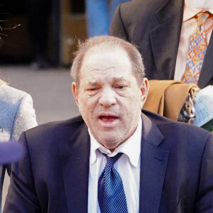 Harvey Weinstein au tribunal correctionnel de Manhattan à New York, le 24 février 2020, où le jury l'a déclaré coupable de deux des cinq chefs d'accusation (viol et agression sexuelle) pour lesquels il était jugé. © Bruce Cotler/Globe Photos via ZUMA Wire / Bestimage