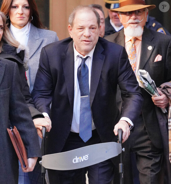 Harvey Weinstein au tribunal correctionnel de Manhattan à New York, le 24 février 2020, où le jury l'a déclaré coupable de deux des cinq chefs d'accusation (viol et agression sexuelle) pour lesquels il était jugé. © Bruce Cotler/Globe Photos via ZUMA Wire / Bestimage