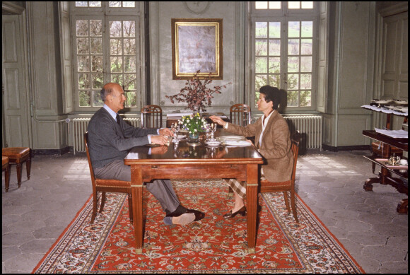Archives - Valéry Giscard d'Estaing et sa femme ouvrent les portes de leur château de La Varvasse, à Chanonat, en 1987.
