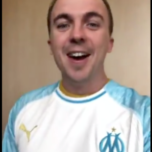 Frankie Muniz, ex-star de la série "Malcolm", a enfilé le maillot de l'Olympique de Marseille et enregistré un message vidéo pour les fans de l'OM lors de sa participation au Hero Festival, qui s'est tenu dans la cité phocéenne les 10 et 11 novembre 2018.