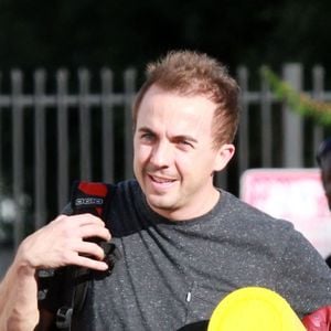 Frankie Muniz et sa partenaire de "Dance With The Stars" Witney Carson quittent un studio de danse à Los Angeles, le 7 octobre 2017. @Spread Pictures/ABACAPRESS.COM