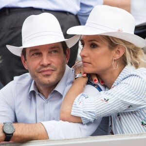 Elodie Gossuin et son mari Bertrand Lacherie dans les tribunes lors des internationaux de tennis de Roland Garros à Paris, France, le 4 juin 2019. © Jacovides-Moreau/Bestimage