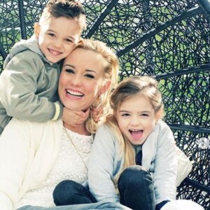 Elodie Gossuin partage des photos de sa famille (Bertrand, son mari et ses 4 enfants) sur son compte Instagram.