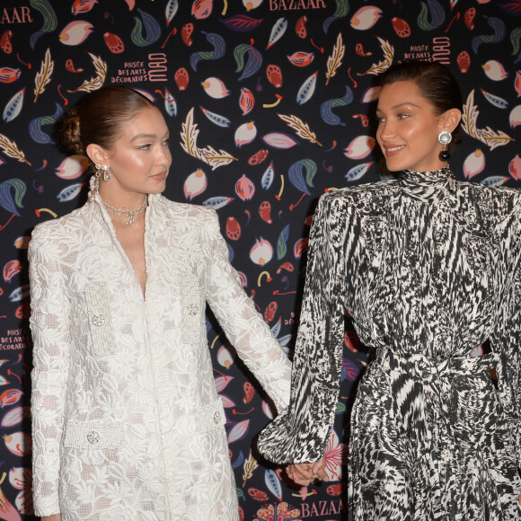 Gigi Hadid et sa soeur Bella Hadid assistent à la soirée de gala du Musée des Arts Décoratifs, avec Harper's Bazaar. Paris, le 26 février 2020. © Veeren Ramsamy / Bestimage