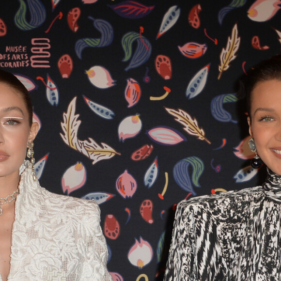 Gigi Hadid et sa soeur Bella Hadid assistent à la soirée de gala du Musée des Arts Décoratifs, avec Harper's Bazaar. Paris, le 26 février 2020. © Veeren Ramsamy / Bestimage