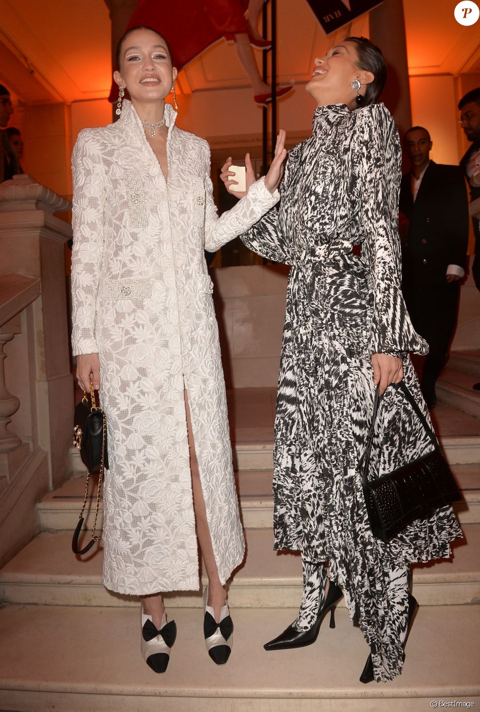 Gigi Hadid et sa soeur Bella Hadid au dîner de gala international de la