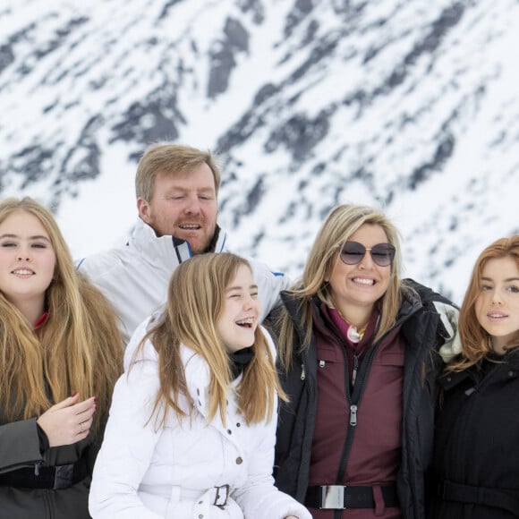 La princesse Catharina-Amalia des Pays-Bas, le roi Willem-Alexander, la princesse Ariane, la reine Maxima, la princesse Alexia lors de la séance photo avec la presse à l'occasion des vacances de la famille royale aux sports d'hiver à Lech, Autriche, le 25 février 2020.