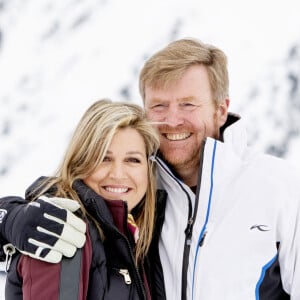 La reine Maxima et le roi Willem-Alexander des Pays-Bas en mode romantique lors de la séance photo avec la presse à l'occasion des vacances de la famille royale aux sports d'hiver à Lech, Autriche, le 25 février 2020.