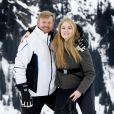 Le roi Willem-Alexander des Pays-Bas et sa fille aînée la princesse héritière Catharina-Amalia des Pays-Bas lors de la séance photo avec la presse à l'occasion des vacances de la famille royale aux sports d'hiver à Lech, Autriche, le 25 février 2020.