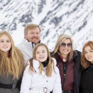 La princesse Catharina-Amalia des Pays-Bas, le roi Willem-Alexander, la princesse Ariane, la reine Maxima, la princesse Alexia lors de la séance photo avec la presse à l'occasion des vacances de la famille royale aux sports d'hiver à Lech, Autriche, le 25 février 2020.