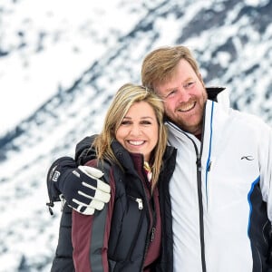 La reine Maxima et le roi Willem-Alexander des Pays-Bas en mode romantique lors de la séance photo avec la presse à l'occasion des vacances de la famille royale aux sports d'hiver à Lech, Autriche, le 25 février 2020.