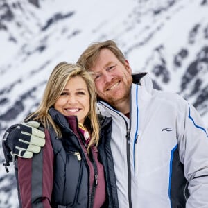 La reine Maxima et le roi Willem-Alexander des Pays-Bas en mode romantique lors de la séance photo avec la presse à l'occasion des vacances de la famille royale aux sports d'hiver à Lech, Autriche, le 25 février 2020.