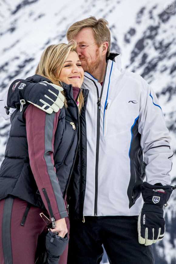 La reine Maxima et le roi Willem-Alexander des Pays-Bas en mode romantique lors de la séance photo avec la presse à l'occasion des vacances de la famille royale aux sports d'hiver à Lech, Autriche, le 25 février 2020.