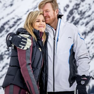 La reine Maxima et le roi Willem-Alexander des Pays-Bas en mode romantique lors de la séance photo avec la presse à l'occasion des vacances de la famille royale aux sports d'hiver à Lech, Autriche, le 25 février 2020.