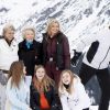Le roi Willem-Alexander des Pays-Bas chahute avec son neveu le comte Claus-Casimir lors de la séance photo avec la presse à l'occasion des vacances de la famille royale aux sports d'hiver à Lech, Autriche, le 25 février 2020.