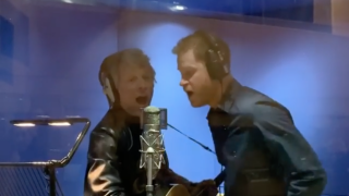 Prince Harry : En studio avec Jon Bon Jovi, il se prennent pour les Beatles