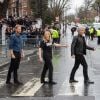 Jon Bon Jovi et le prince Harry posent sur un passage piéton d'Abbey Road après un enregistrement avec la chorale des Jeux Invictus. Londres, le 28 février 2020.