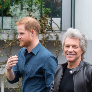 Jon Bon Jovi et le prince Harry enregistrent une chanson avec la chorale des Jeux Invictus, aux studios Abbey Road. Londres, le 28 février 2020.