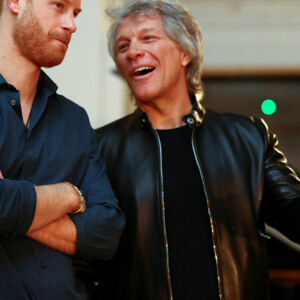 Le prince Harry, duc de Sussex, visite les studios d'Abbey Road pour rencontrer Jon Bon Jovi et des membres de l'Invictus Games Choir, qui enregistrent un single spécial au profit de l'Invictus Games Foundation, à Londres, Royaume Uni, le 28 février 2020.