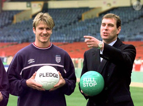 Le prince Andrew et David Beckham à Londres en 1999.