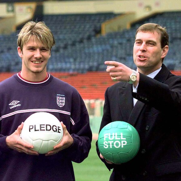 Le prince Andrew et David Beckham à Londres en 1999.