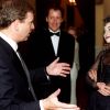 Le prince Andrew, duc d'York, a rencontré deux danseurs du Ballet national de Grande-Bretagne, Erina Takahashi et Anastasia Volochkova, au Royal Albert Hall à Londres. Le 13 juin 2000