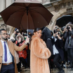 Tina Kunakey (Cassel) assiste au défilé Stella McCartney, collection automne-hiver 2020-2021, à l'Opéra Garnier. Paris, le 2 mars 2020. © Veeren Ramsamy-Christophe Clovis/Bestimage