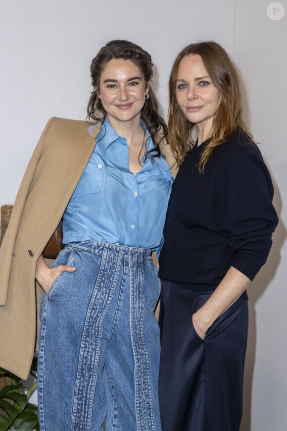 Shailene Woodley et Stella McCartney assistent au défilé Stella McCartney, collection automne-hiver 2020-2021, à l'Opéra Garnier. Paris, le 2 mars 2020. © Olivier Borde/Bestimage