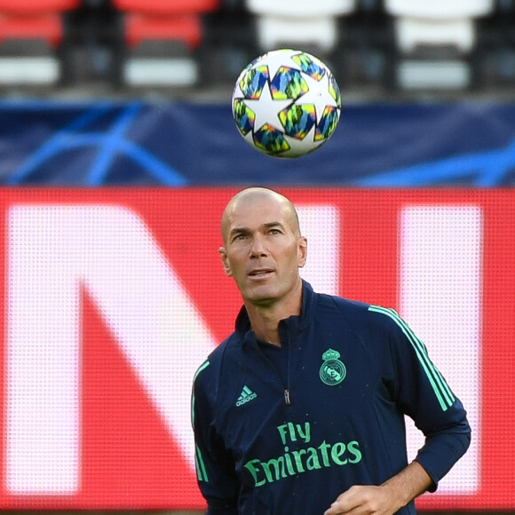 L'entraineur du Real Madrid Zinédine Zidane lors d'un entraînement de l'équipe du Real Madrid au Parc des Princes avant le match UEFA Ligue des Champions contre le Paris Saint-Germain à Paris, France, le 17 septembre 2019. © Lionel Urman/Bestimage