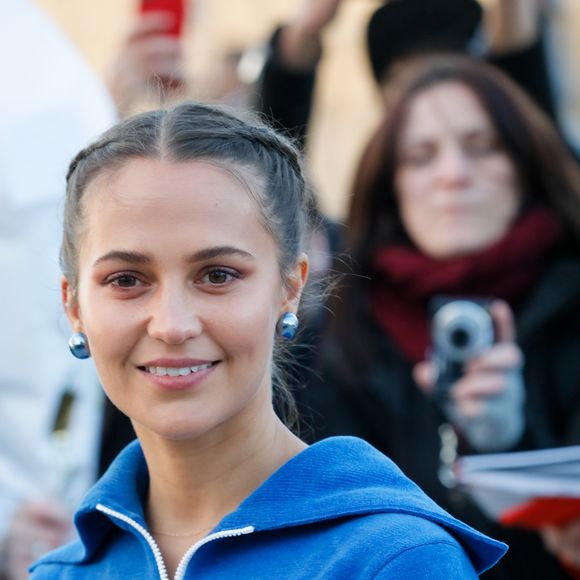 Alicia Vikander - Arrivées au défilé Louis Vuitton collection prêt-à-porter Automne/Hiver 2020-2021 lors de la Fashion Week à Paris le 3 mars 2020. © Christophe Clovis - Veeren Ramsamy / Bestimage