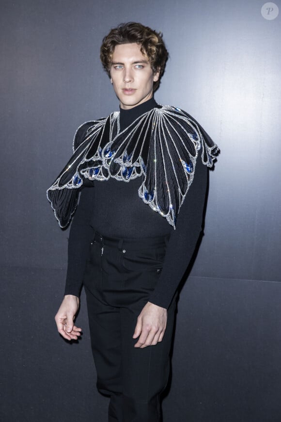 Cody Fern au photocall du défilé Louis Vuitton collection prêt-à-porter Automne/Hiver 2020-2021 lors de la Fashion Week à Paris le 3 mars 2020. © Olivier Borde / Bestimage