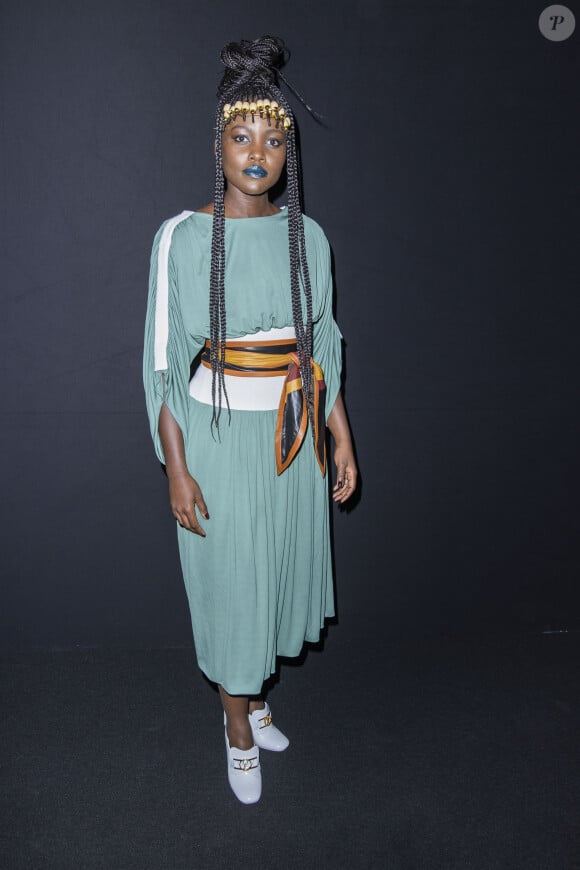 Lupita Nyong'o au photocall du défilé Louis Vuitton collection prêt-à-porter Automne/Hiver 2020-2021 lors de la Fashion Week à Paris le 3 mars 2020. © Olivier Borde / Bestimage