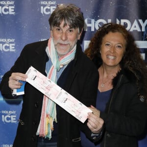 Exclusif - Tex et sa femme Béatrice - People au photocall du nouveau spectacle Holiday on Ice "Supernova" au Dôme de Paris - Palais des Sports le 27 février 2020. © Marc-Ausset Lacroix/Bestimage