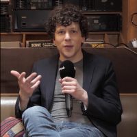 Jesse Eisenberg : Pourquoi sa compagne Anna Strout ne s'affiche jamais