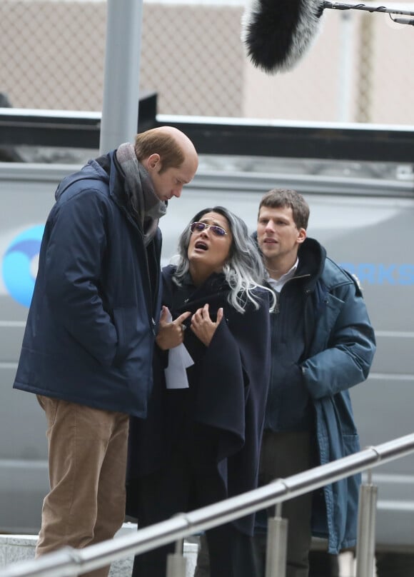 Exclusif - Salma Hayek, Jesse Eisenberg et Alexander Skarsgard sur le tournage du film 'The Hummingbird Project' à Toronto au Canada, le 11 décembre 2017.