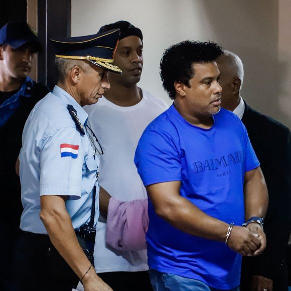 Ronaldinho et son frère devant la justice à Asuncion, Paraguay, le 7 mars 2020.