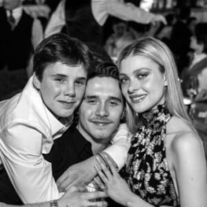 Brooklyn Beckham (au milieu) fête ses 21 ans avec son petit frère Cruz et sa petite amie Nicola Peltz, dans la maison des Beckham, aux Cotswolds, en Angleterre. Le 7 mars 2020.